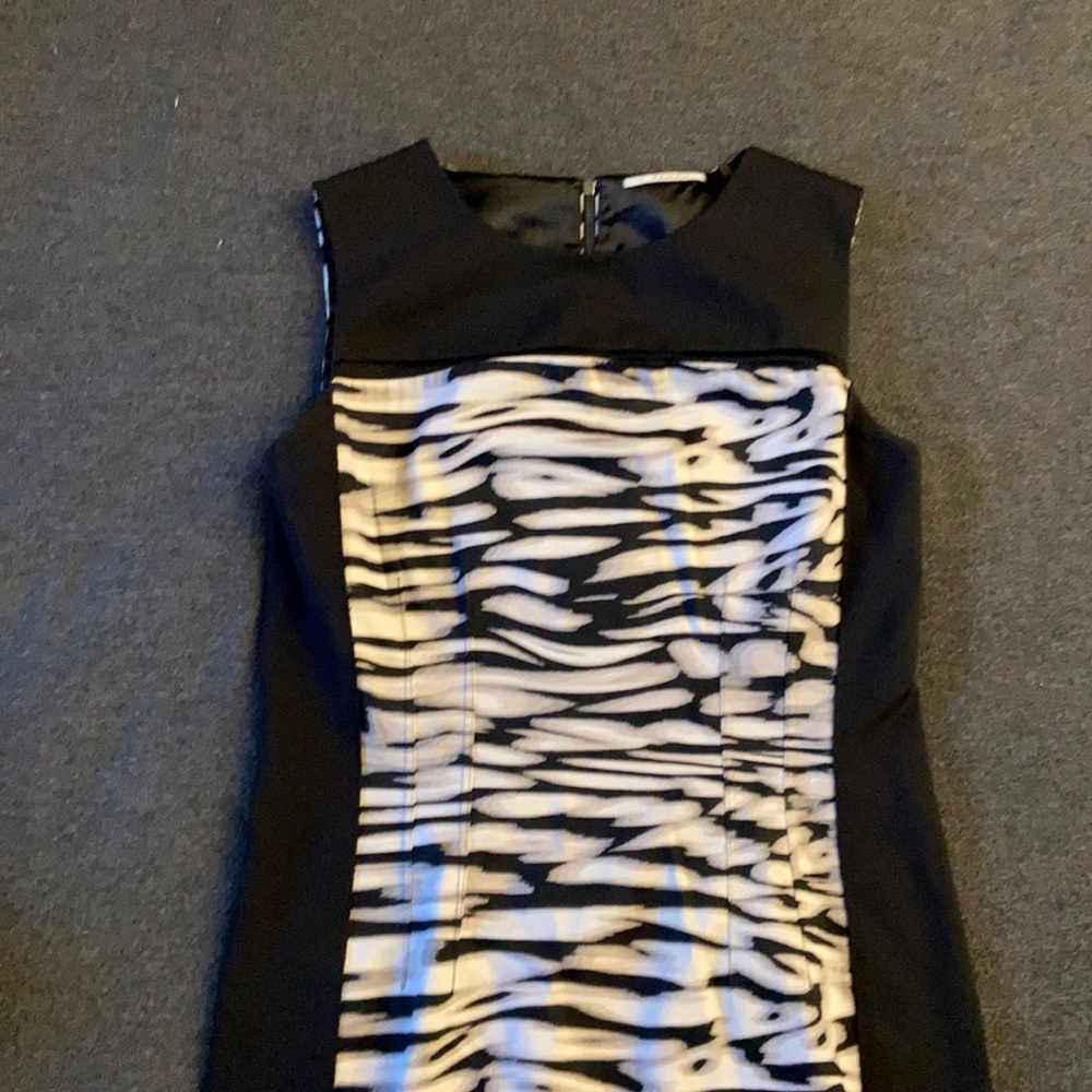 Tahari black dress w pattern